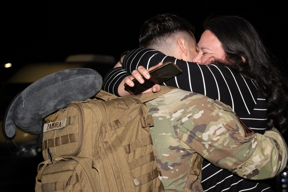 Travis AFB Welcomes Airmen home