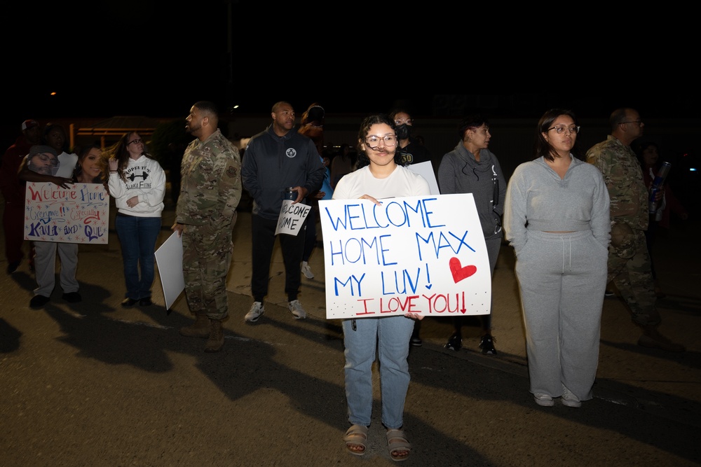 Travis AFB Welcomes Airmen home