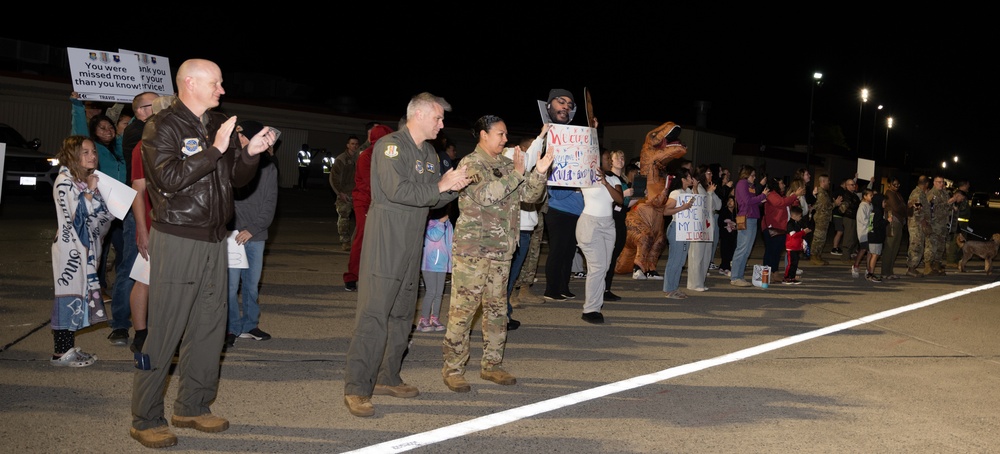 Travis AFB Welcomes Airmen home