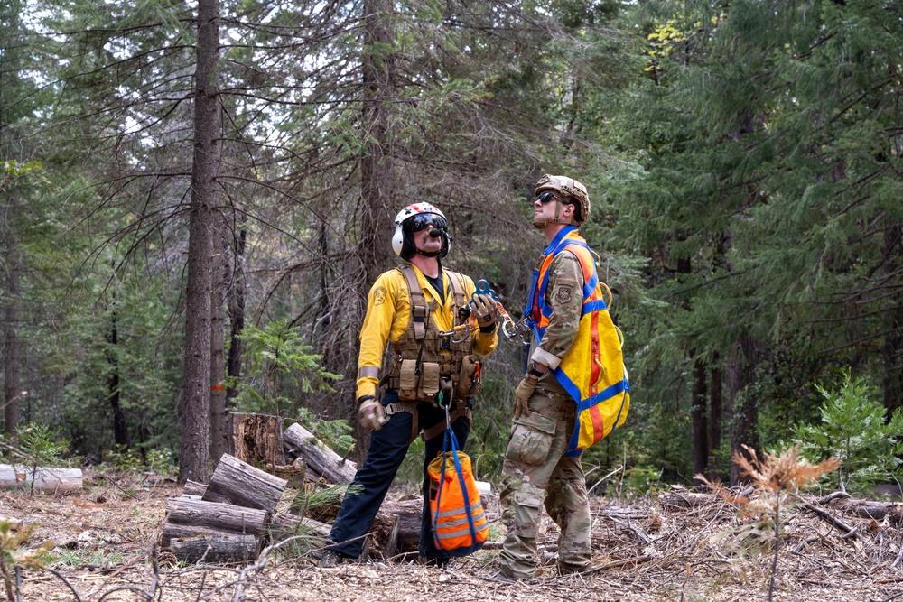 571 MSAS Sharpens Survival Skills at Washington Ridge