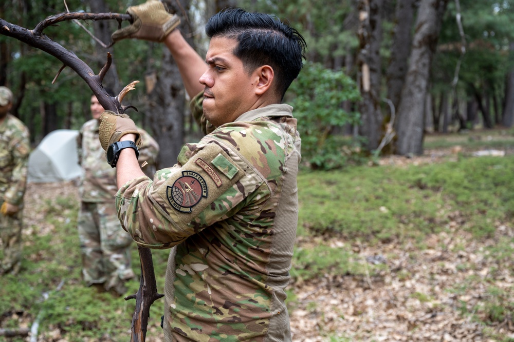 571 MSAS Sharpens Survival Skills at Washington Ridge