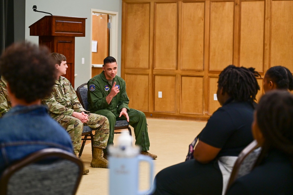 Headline Aim High: Arkansas high school students visit Herk Nation