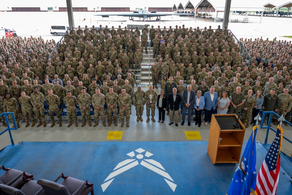 Gen. Cotton presents the 509th Bomb Wing with 2024 Omaha Trophy