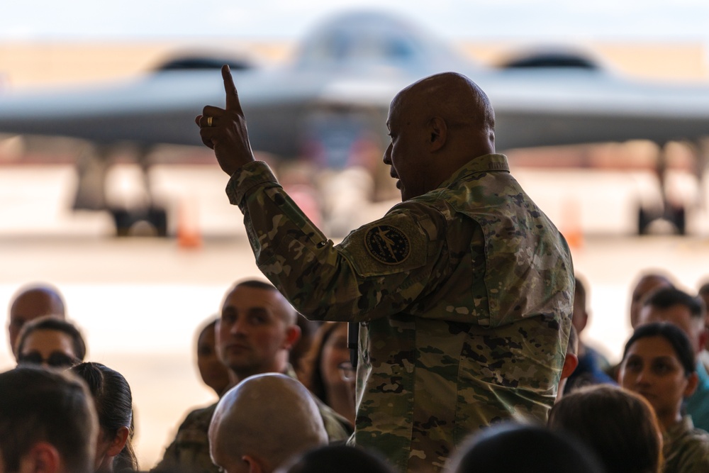 Gen. Cotton presents the 509th Bomb Wing with 2024 Omaha Trophy
