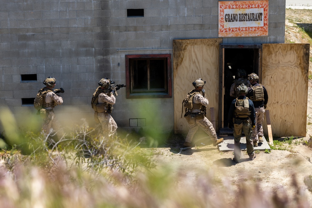 3rd Bn., 1st Marines conducts day, night raids during EOTG raid leaders course