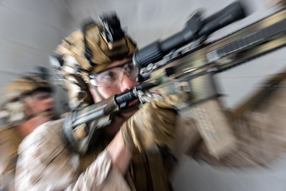 3rd Bn., 1st Marines conducts day, night raids during EOTG raid leaders course