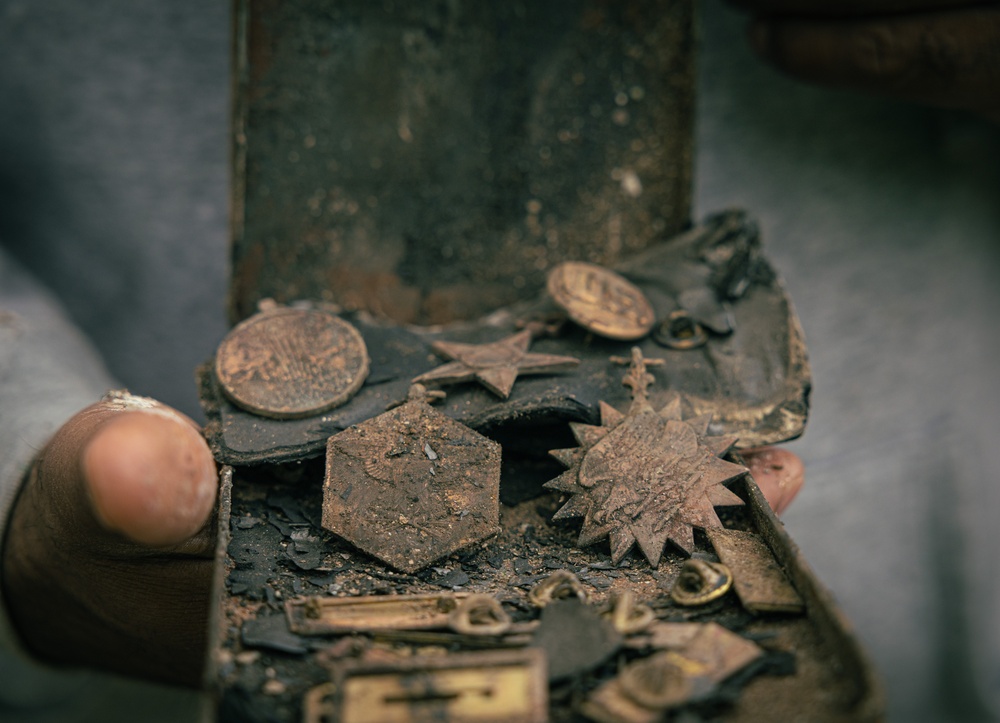A Son’s Silent Gratitude: Vietnam Veteran’s Medals Recovered After Eaton Fire