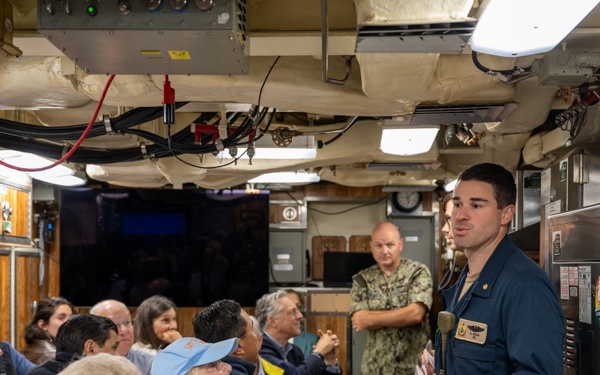 USS Vermont (SSN 792) DV Embark