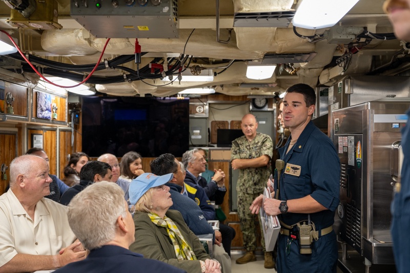 USS Vermont (SSN 792) DV Embark