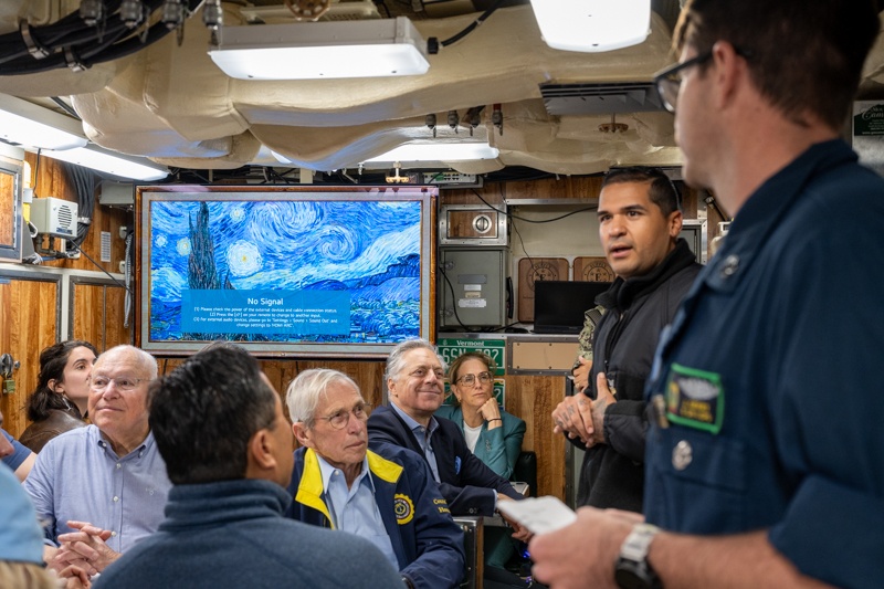 USS Vermont (SSN 792) DV Embark
