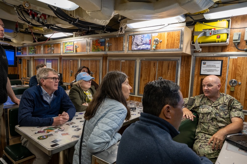 USS Vermont (SSN 792) DV Embark
