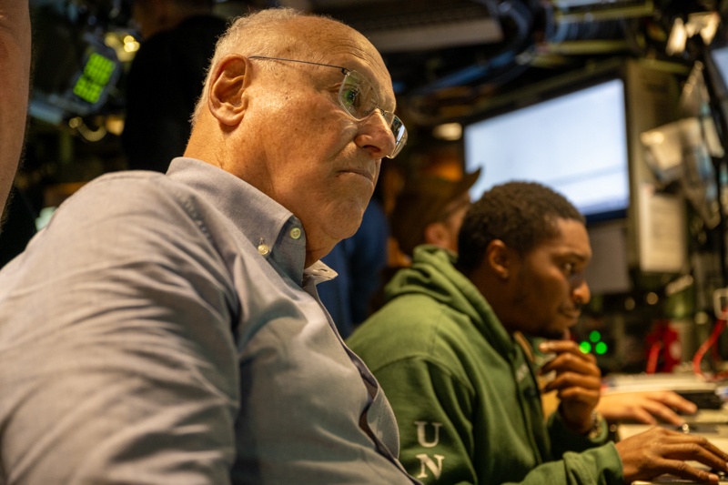 USS Vermont (SSN 792) DV Embark