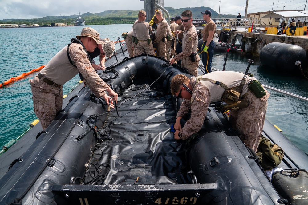 USS Alexandria (SSN 757) and III Marine Expeditionary Force conduct integration exercise in Guam