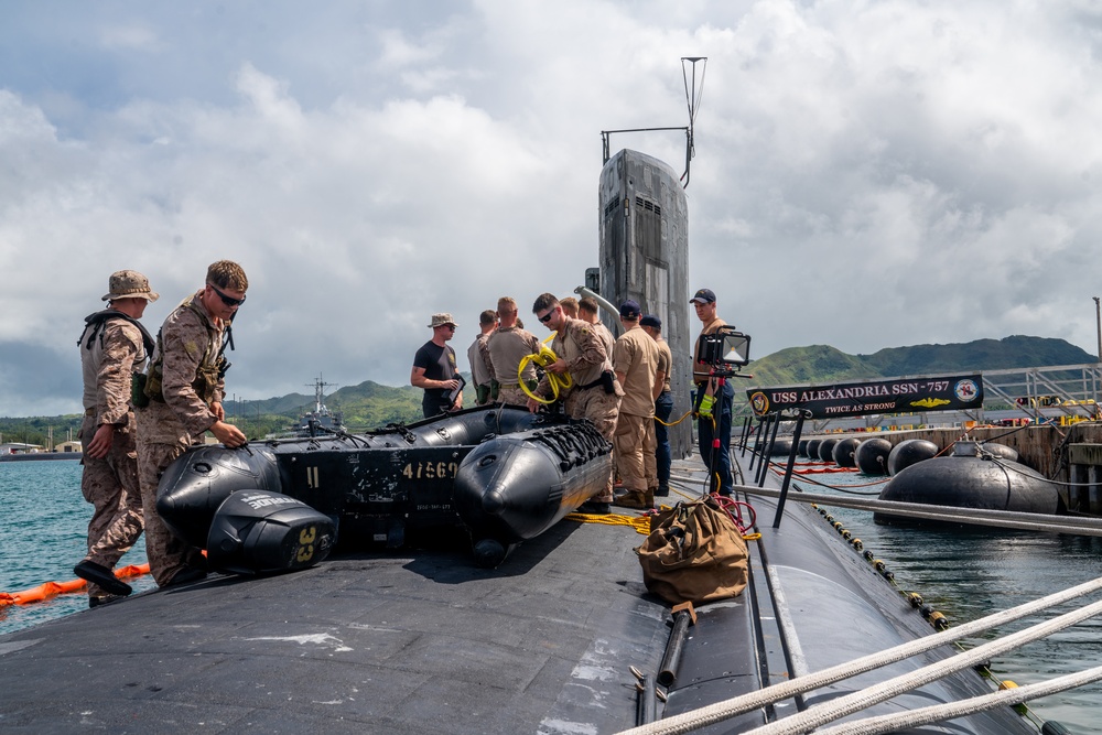 USS Alexandria (SSN 757) and III Marine Expeditionary Force conduct integration exercise in Guam