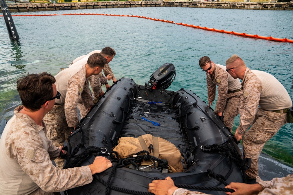 USS Alexandria (SSN 757) and III Marine Expeditionary Force conduct integration exercise in Guam