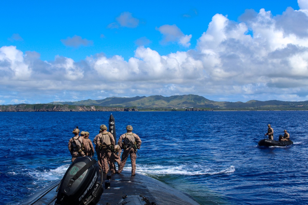 USS Alexandria (SSN 757) and III Marine Expeditionary Force conduct integration exercise at sea
