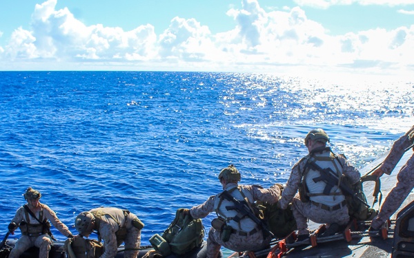 USS Alexandria (SSN 757) and III Marine Expeditionary Force conduct integration exercise at sea