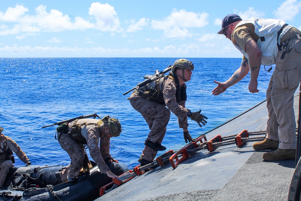 USS Alexandria (SSN 757) and III Marine Expeditionary Force conduct integration exercise at sea