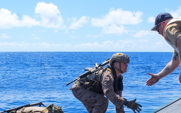 USS Alexandria (SSN 757) and III Marine Expeditionary Force conduct integration exercise at sea