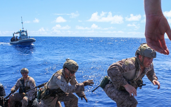 USS Alexandria (SSN 757) and III Marine Expeditionary Force conduct integration exercise at sea