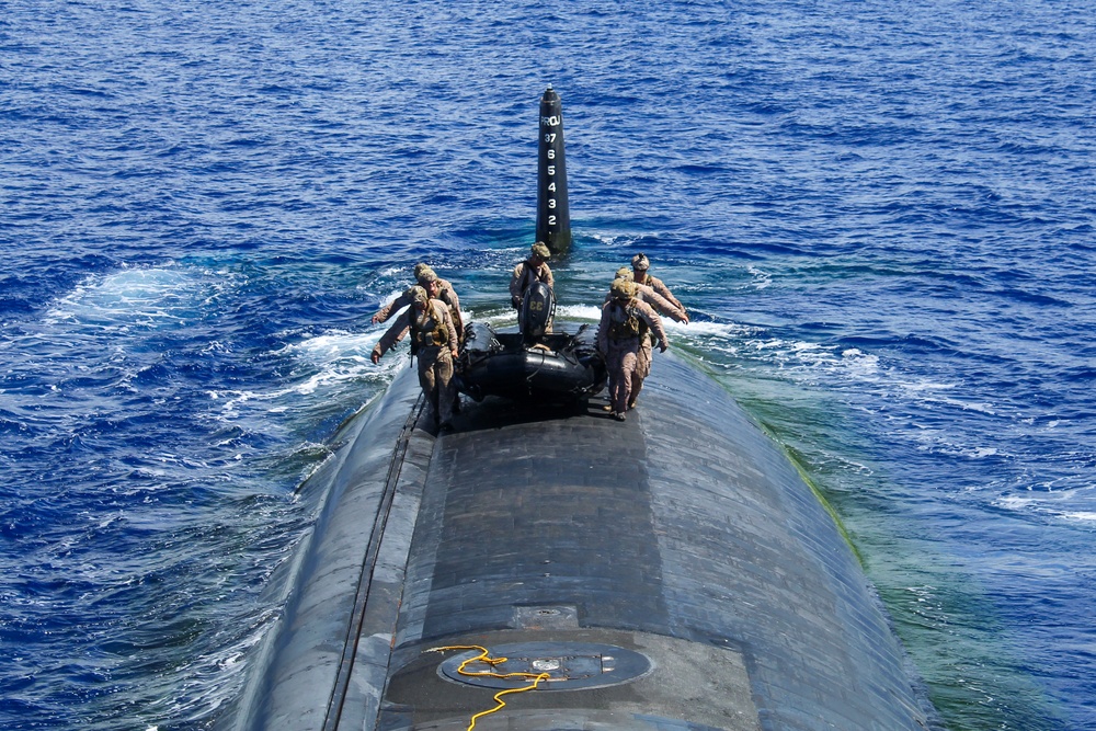 USS Alexandria (SSN 757) and III Marine Expeditionary Force conduct integration exercise at sea