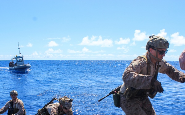 USS Alexandria (SSN 757) and III Marine Expeditionary Force conduct integration exercise at sea