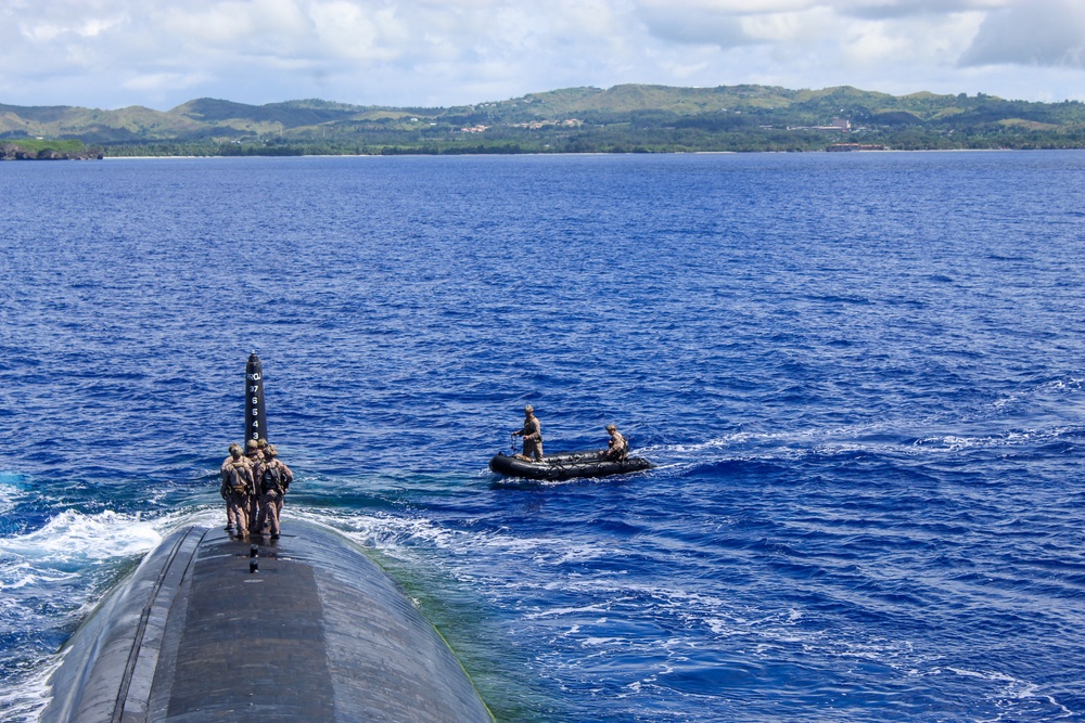 USS Alexandria (SSN 757) and III Marine Expeditionary Force conduct integration exercise at sea