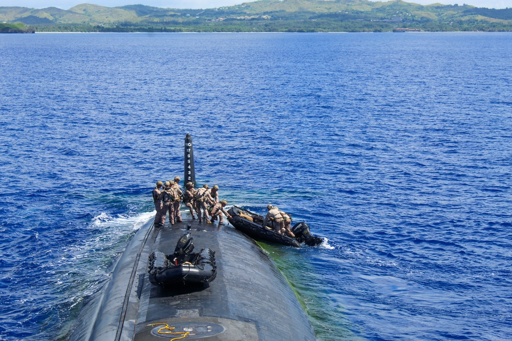 USS Alexandria (SSN 757) and III Marine Expeditionary Force conduct integration exercise at sea