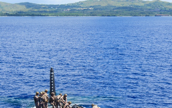 USS Alexandria (SSN 757) and III Marine Expeditionary Force conduct integration exercise at sea