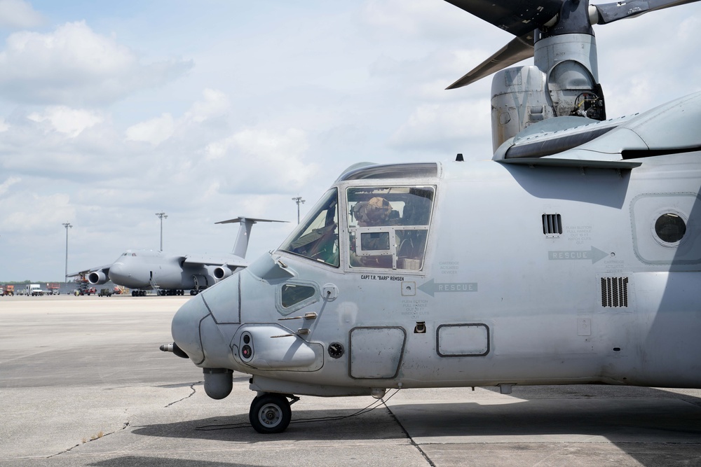 VMM 365 Marine Medium Tiltrotor Squadron refuels at Robins AFB