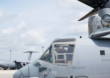 VMM 365 Marine Medium Tiltrotor Squadron refuels at Robins AFB