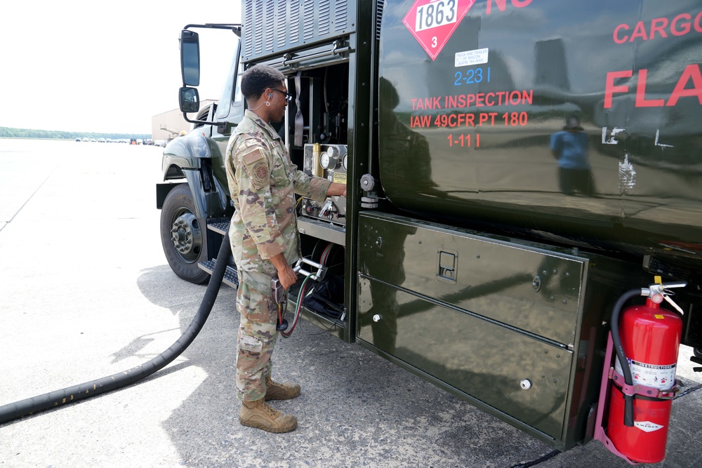 VMM 365 Marine Medium Tiltrotor Squadron refuels at Robins AFB
