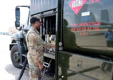 VMM 365 Marine Medium Tiltrotor Squadron refuels at Robins AFB