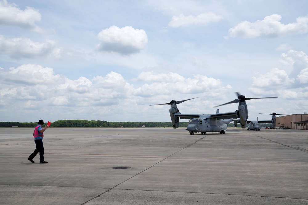 VMM 365 Marine Medium Tiltrotor Squadron refuels at Robins AFB