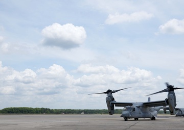 VMM 365 Marine Medium Tiltrotor Squadron refuels at Robins AFB