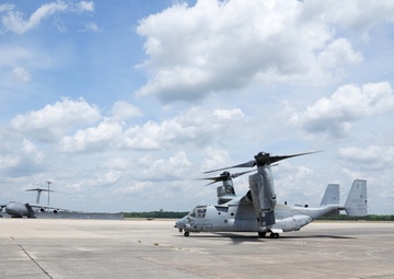 VMM 365 Marine Medium Tiltrotor Squadron refuels at Robins AFB