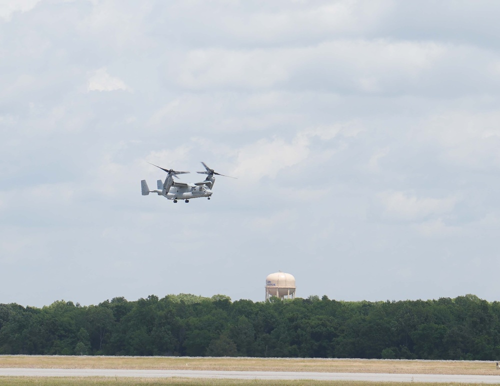 VMM 365 Marine Medium Tiltrotor Squadron refuels at Robins AFB