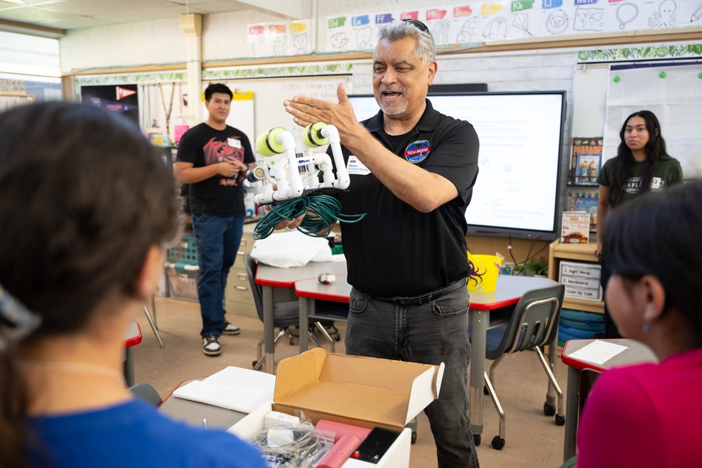 Warfare Center Adds Elementary Students to SeaPerch Program