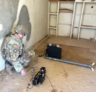 US Army EOD techs evaluate X-ray prototype during Project Convergence Capstone