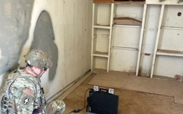 US Army EOD techs evaluate X-ray prototype during Project Convergence Capstone