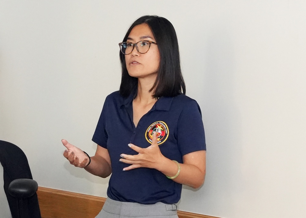 Navy Research Immunologist presents research at Scientific Seminar