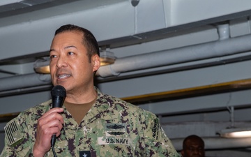 Abraham Lincoln hosts Chief of Supply Corps, Rear Adm. Epps