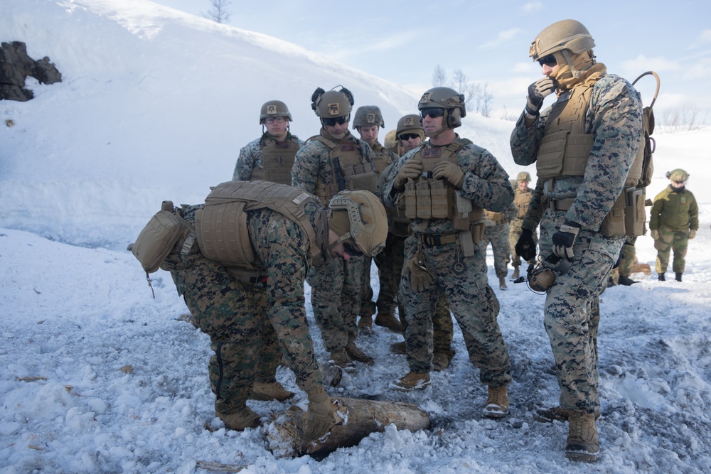 Swift Response 25 | U.S. Marines Conduct Bilateral Training with Norwegian Soldiers