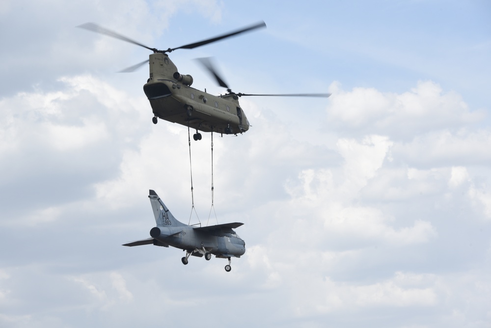 CH-47 Chinook transfers A-7 Corsair