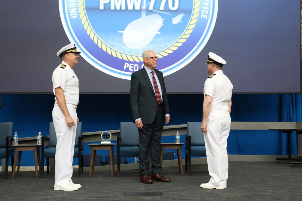 Undersea Communications and Integration Program Office Holds Change of Command Ceremony
