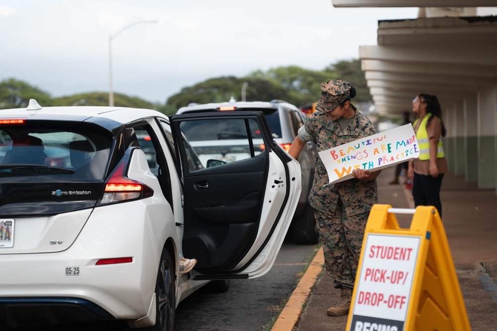 3d MLR Marines motivate kids at Mokapu Elementary School