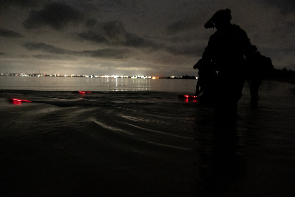 31st MEU | Reconnaissance beach survey training
