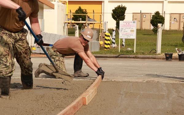 Screeding