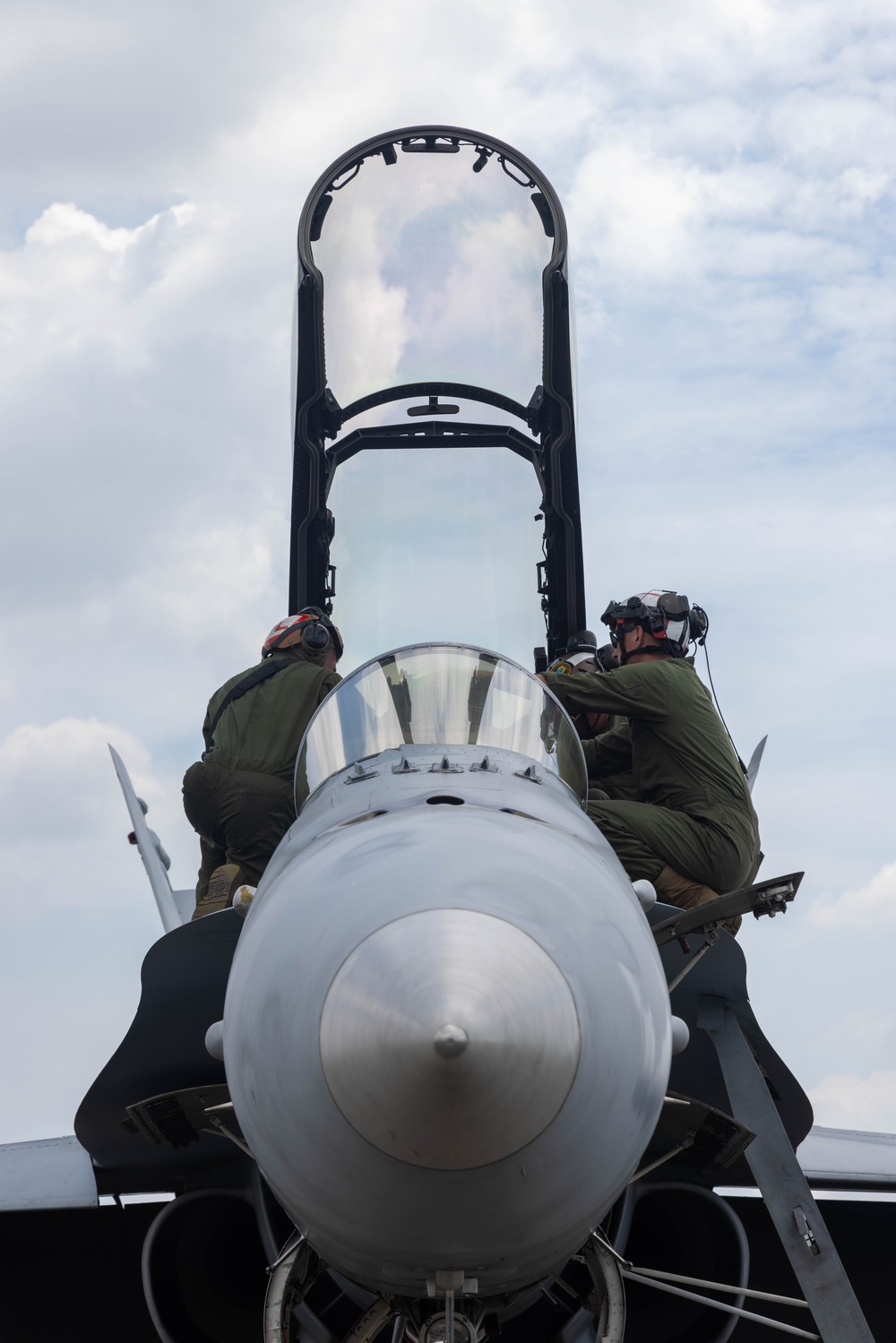 Balikatan 25: U.S. Marines with VMFA-323 Conduct Ordnance Operations in Support of Exercise Balikatan 25