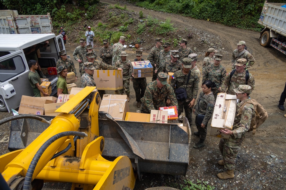 U.S., Philippines forces, setup medical supplies in Dugui San Isidro, Virac, Catanduanes
